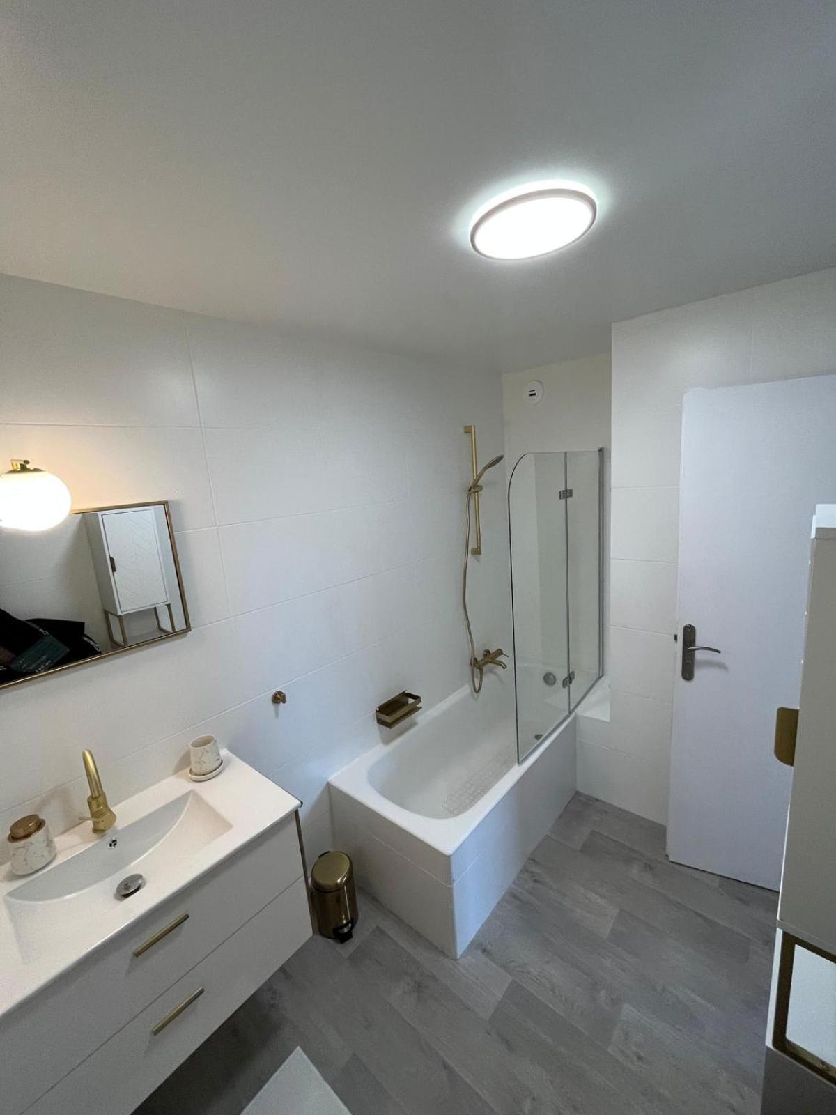 Golden Dreamscape - Superbe, Calme Et Lumineux Apartment โทนง-เลส์-แบงส์ ภายนอก รูปภาพ